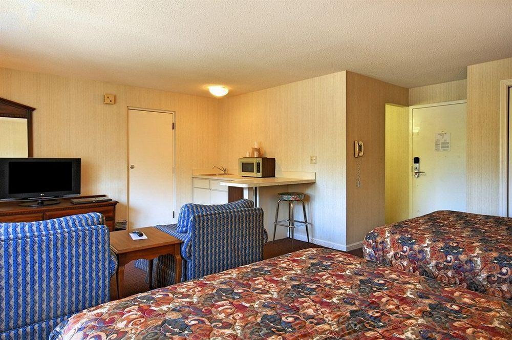 Econo Lodge Inn & Suites 그로튼 외부 사진