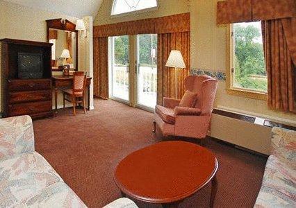 Econo Lodge Inn & Suites 그로튼 외부 사진