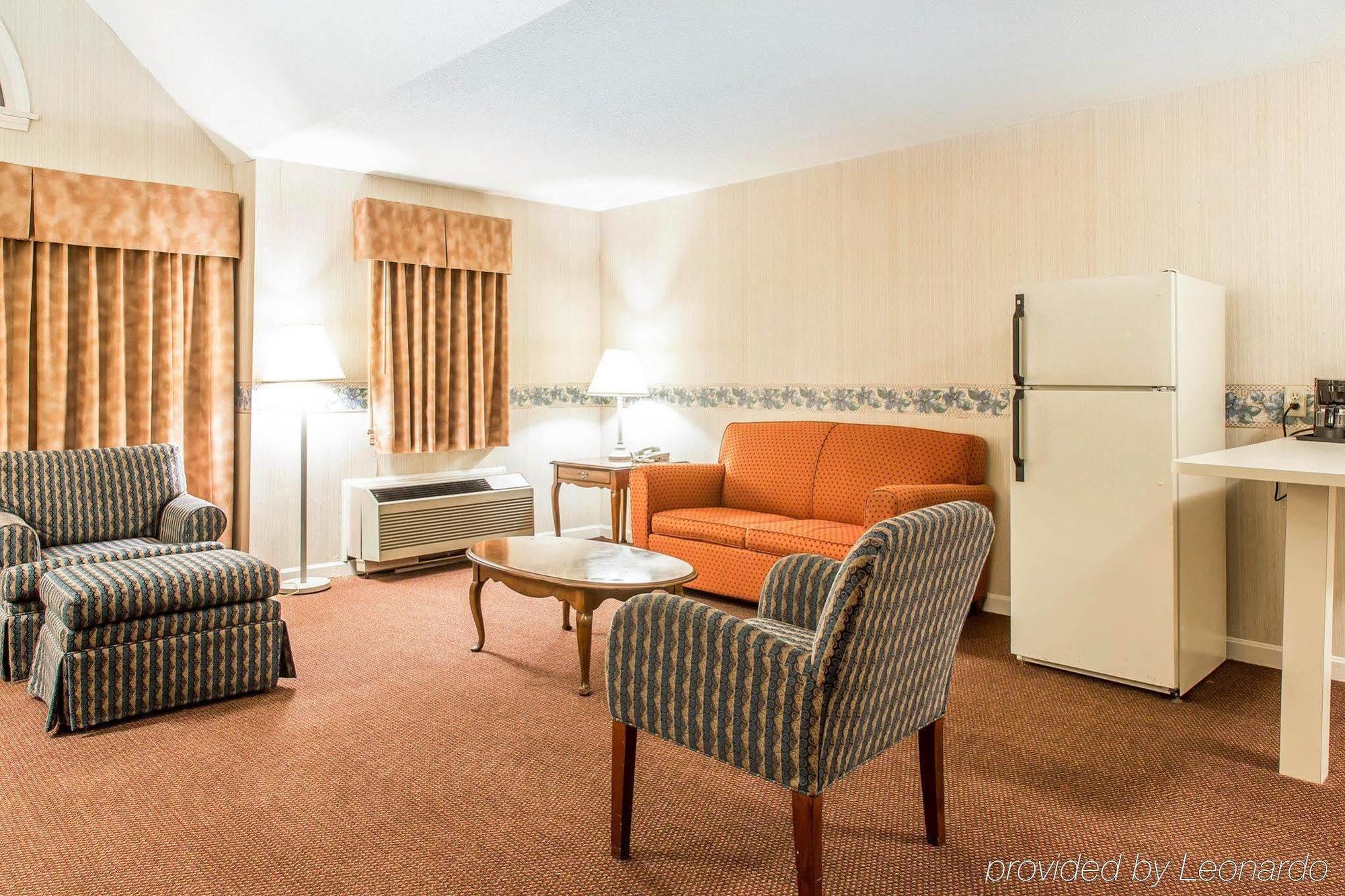 Econo Lodge Inn & Suites 그로튼 외부 사진
