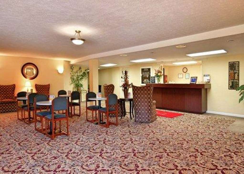 Econo Lodge Inn & Suites 그로튼 내부 사진