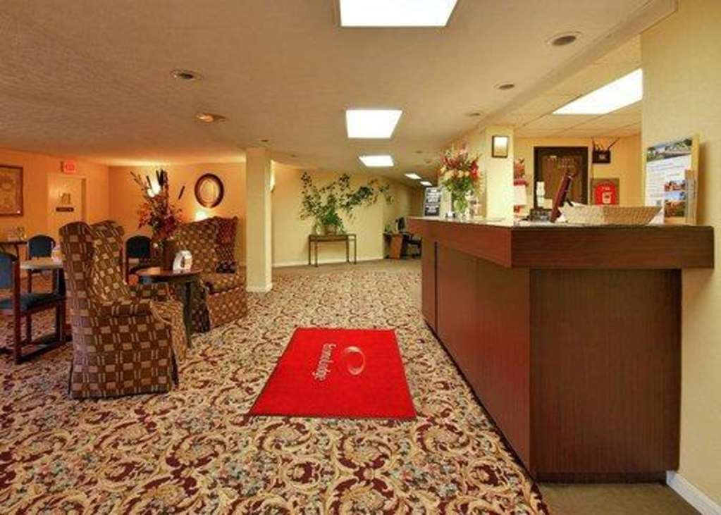 Econo Lodge Inn & Suites 그로튼 내부 사진