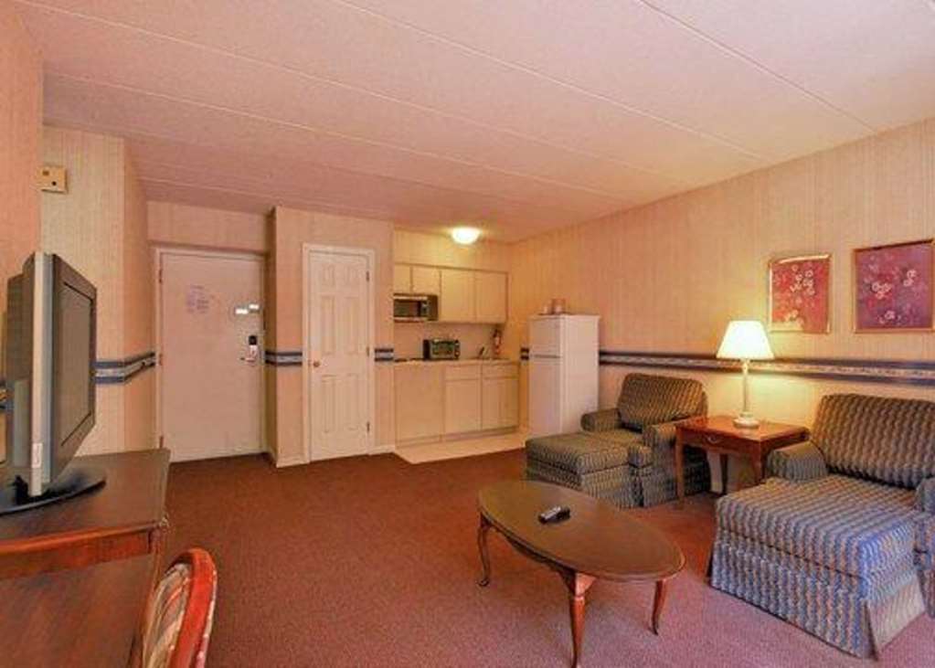 Econo Lodge Inn & Suites 그로튼 객실 사진