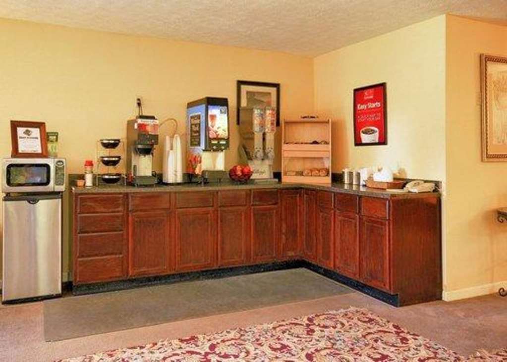Econo Lodge Inn & Suites 그로튼 레스토랑 사진