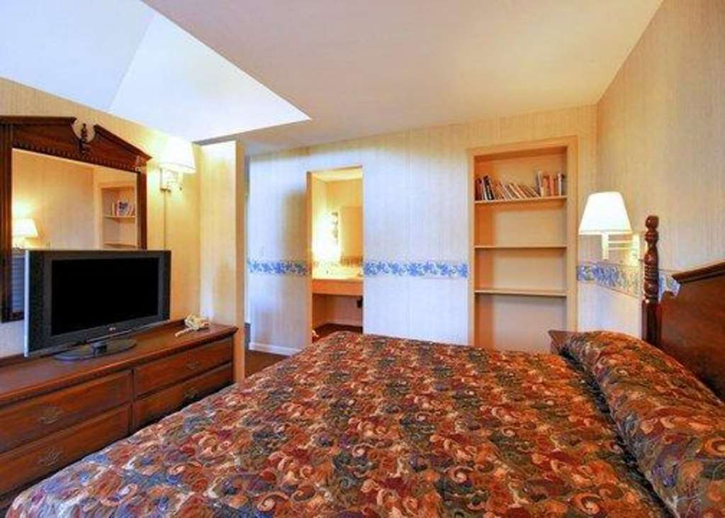 Econo Lodge Inn & Suites 그로튼 객실 사진
